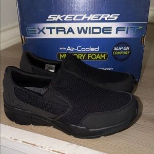 Skechers Extra Wide fit Men's Black Mesh Slip-On Loafers Sz 9